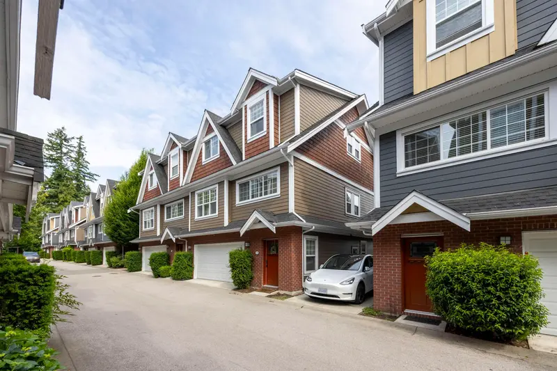 30 15988 32 AVENUE - photo 2 of 25