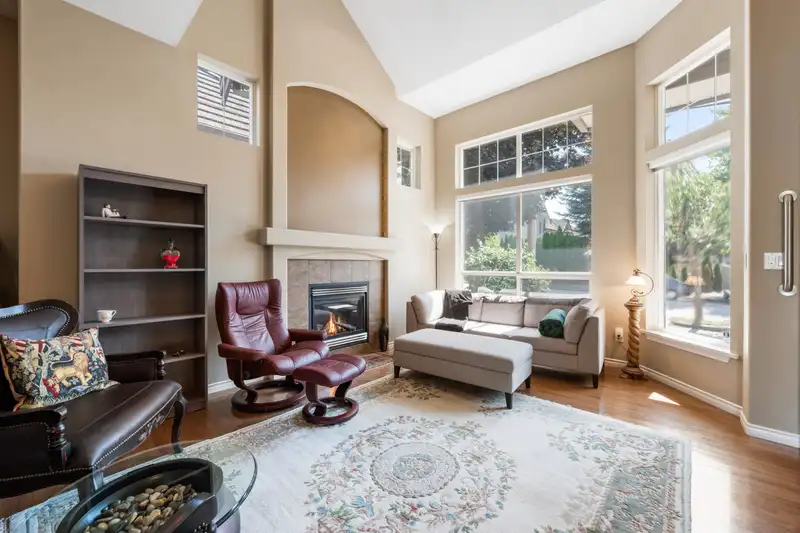 15381 36 AVENUE - photo 4 of 38