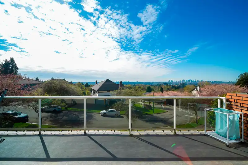 7607 ARVIN COURT - photo 3 of 38