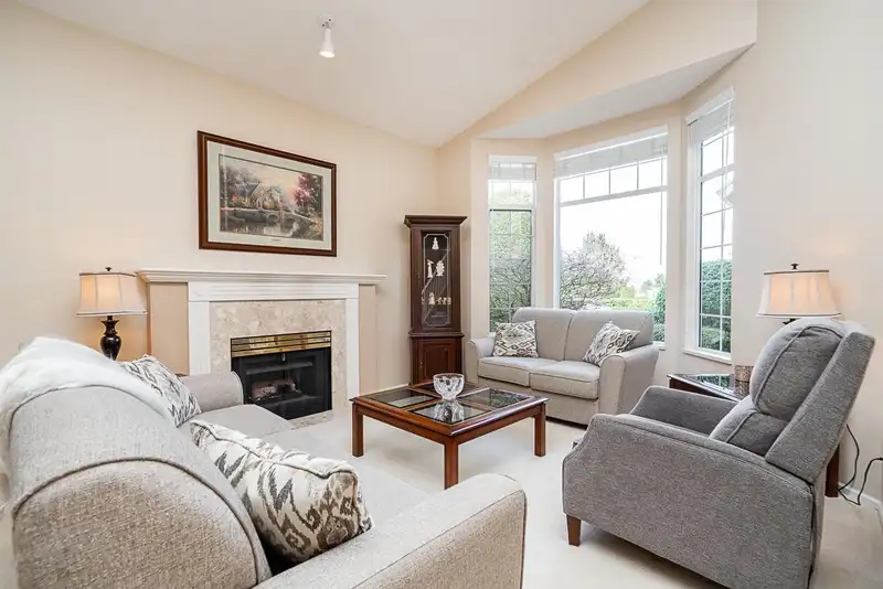 94 9012 WALNUT GROVE DRIVE - photo 4 of 34