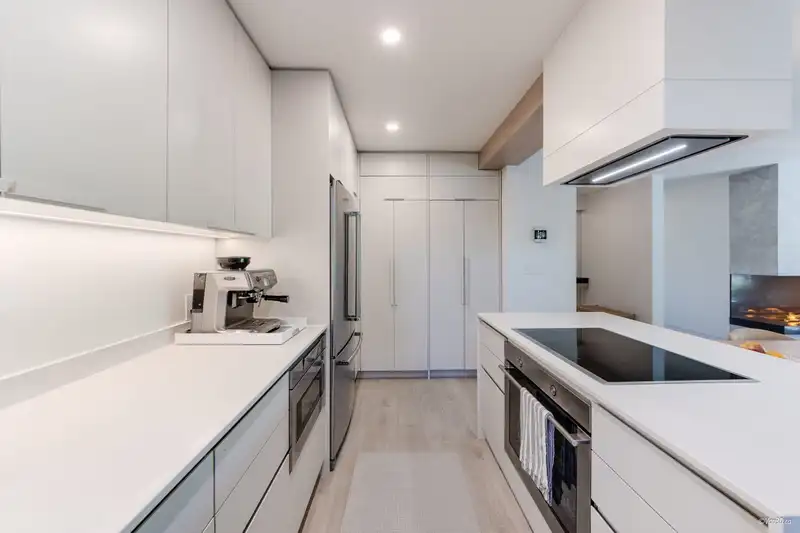 202 1685 W 14TH AVENUE - photo 3 of 27