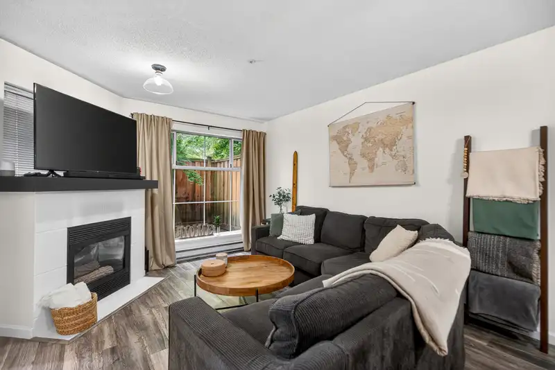 121 2678 DIXON STREET - photo 2 of 39
