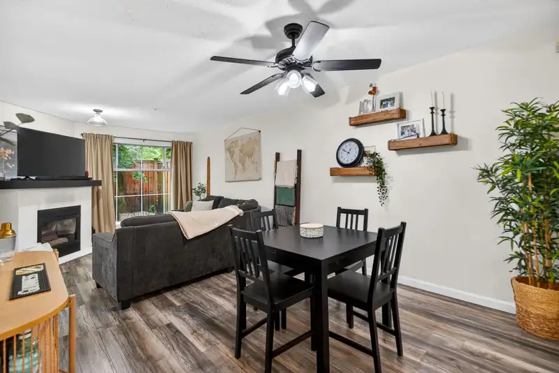 121 2678 DIXON STREET - photo 3 of 39