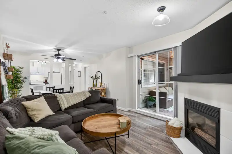 121 2678 DIXON STREET - photo 4 of 39