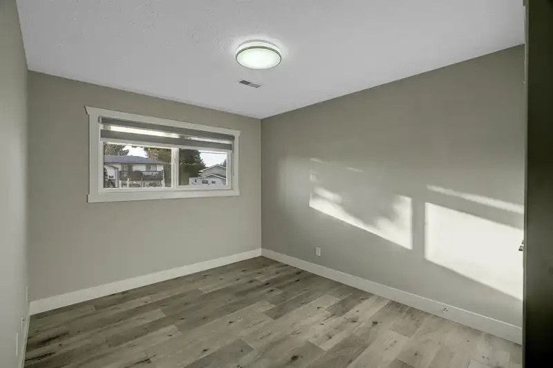 2614 VALEMONT CRESCENT - photo 4 of 40