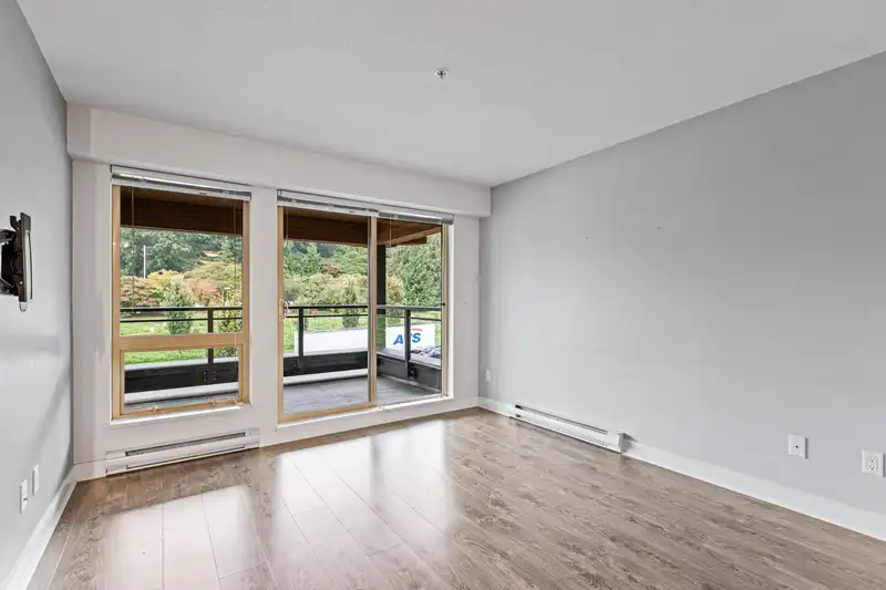 409 500 ROYAL AVENUE - photo 2 of 24