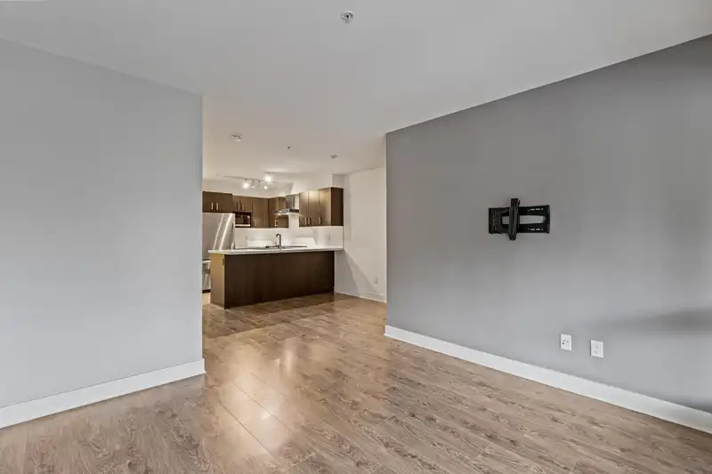 409 500 ROYAL AVENUE - photo 4 of 24