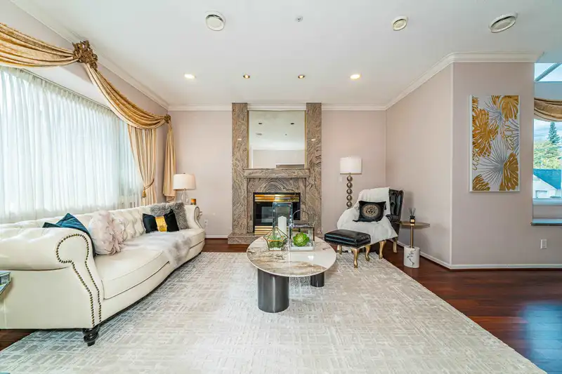 4255 W 15TH AVENUE - photo 4 of 30