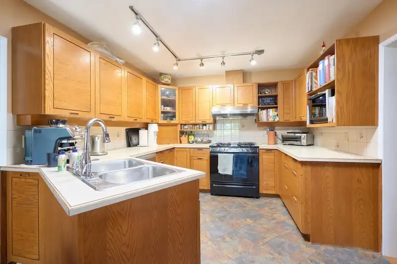 570 W 64TH AVENUE - photo 4 of 21
