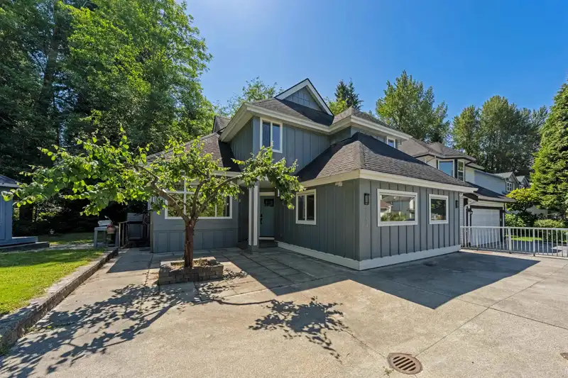 3000 WALTON AVENUE - photo 1 of 40