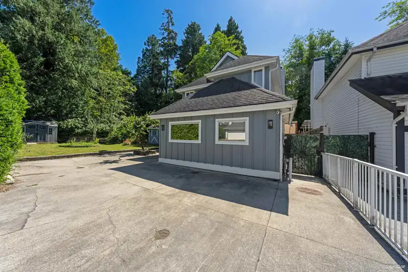 3000 WALTON AVENUE - photo 2 of 40