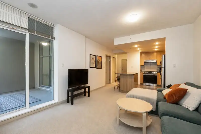 101 9262 UNIVERSITY CRESCENT - photo 4 of 15