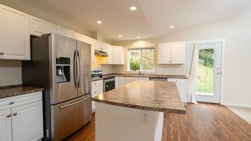 5839 TRAIL AVENUE - photo 3 of 24