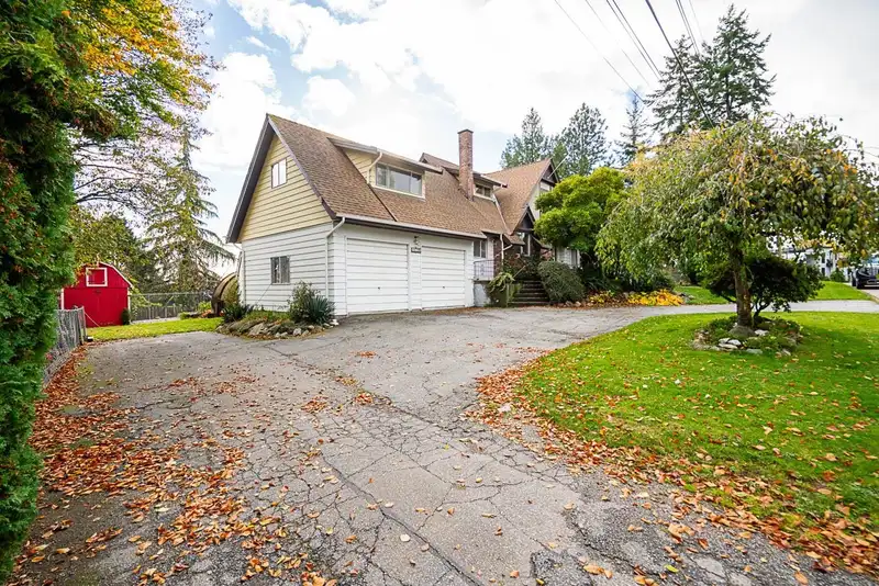 14728 55 AVENUE - photo 3 of 40