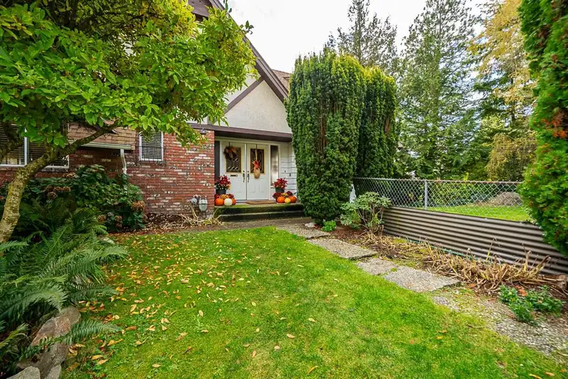 14728 55 AVENUE - photo 4 of 40