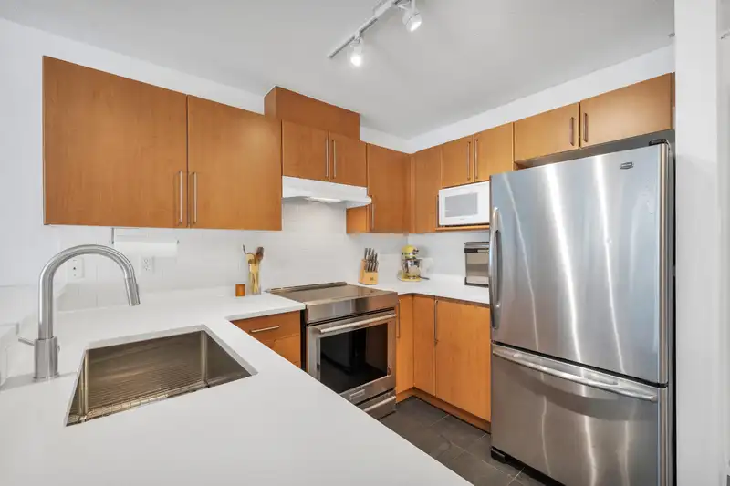 411 1150 E 29TH STREET - photo 4 of 25