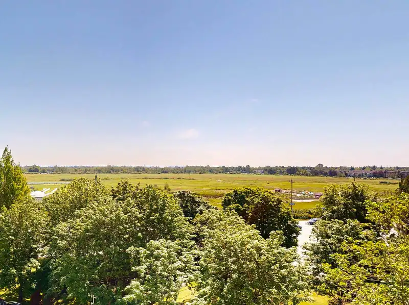 704 8811 LANSDOWNE ROAD - photo 1 of 40