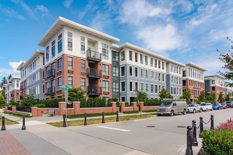 101 15137 33 AVENUE - photo 1 of 40