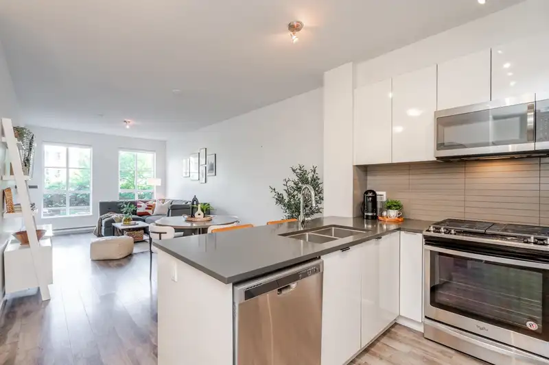 101 15137 33 AVENUE - photo 4 of 40
