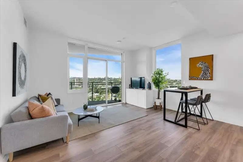 1405 4433 ALASKA STREET - photo 2 of 37