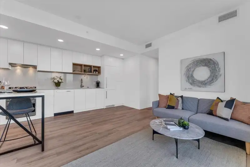 1405 4433 ALASKA STREET - photo 4 of 37
