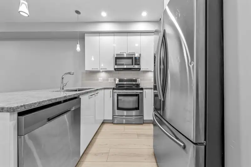 208 20175 53RD AVENUE - photo 3 of 30