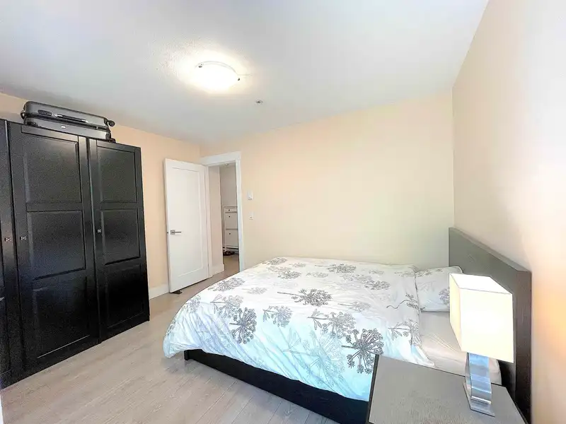 13 7686 209 STREET - photo 4 of 36