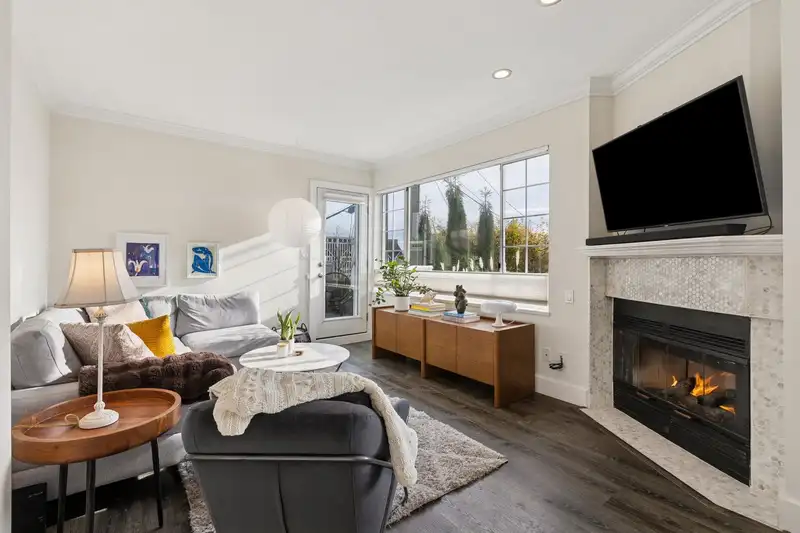 101 2440 HAYWOOD AVENUE - photo 1 of 40