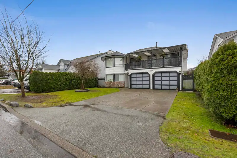 16122 92 AVENUE - photo 1 of 30