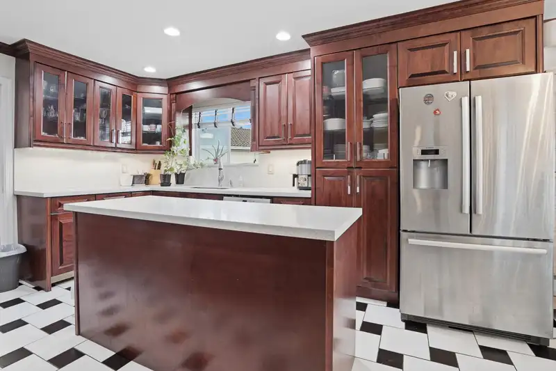 716 CRANE PLACE - photo 4 of 25