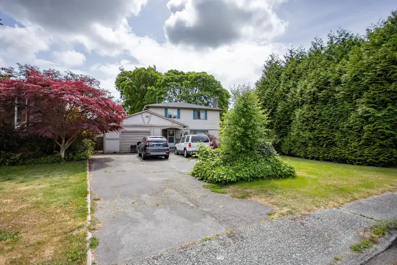 6040 TASEKO CRESCENT - photo 2 of 7