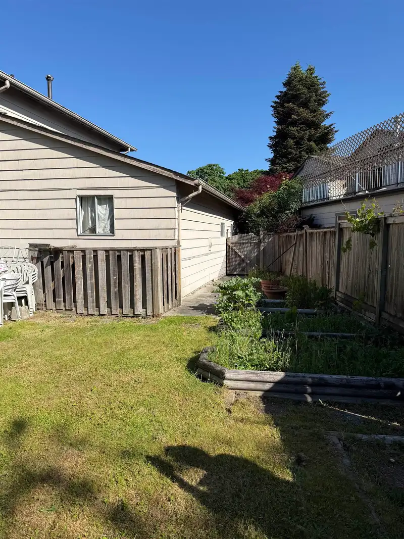 6040 TASEKO CRESCENT - photo 4 of 7