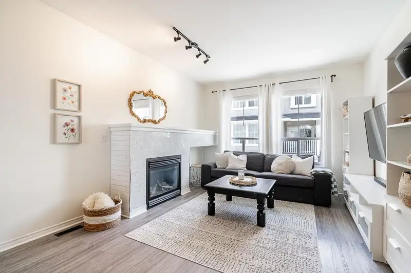 39 14952 58 AVENUE - photo 3 of 29