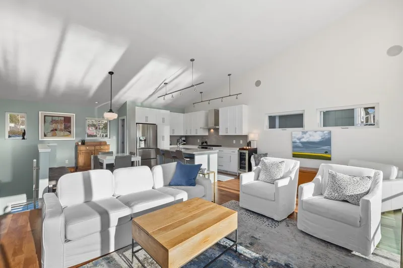 20 415 W ESPLANADE - photo 3 of 25