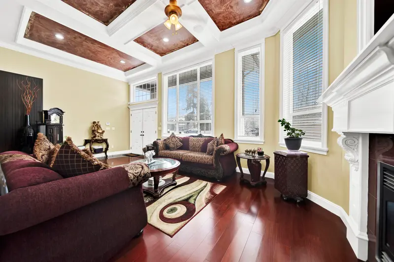 14049 GROSVENOR ROAD - photo 4 of 25