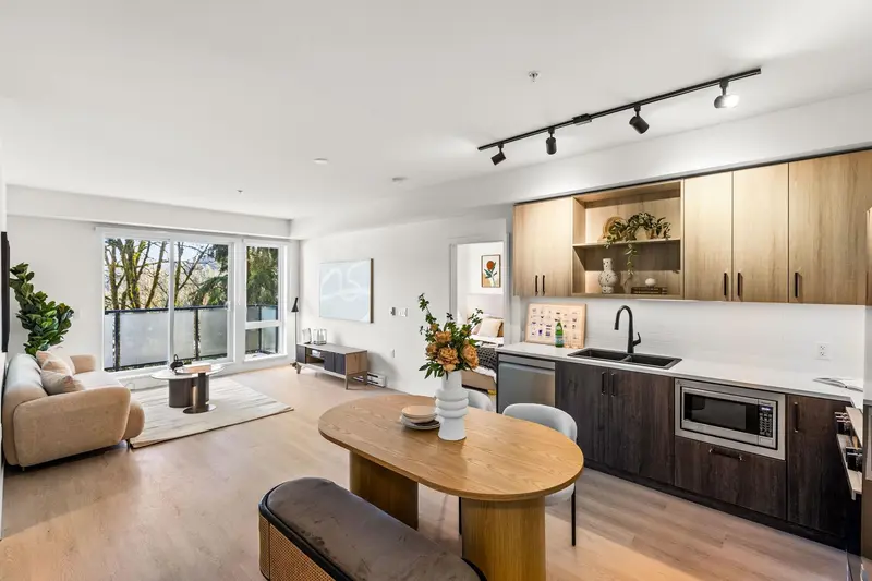 407 2002 ST. GEORGE STREET - photo 1 of 25