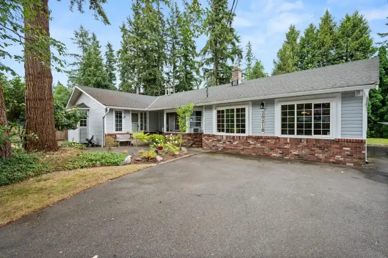 20218 42A AVENUE - photo 1 of 40