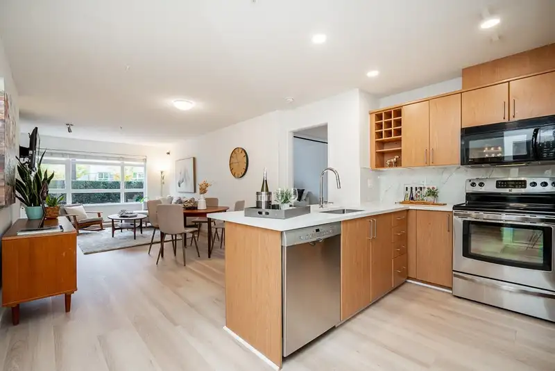 103 3142 ST JOHNS STREET - photo 3 of 39