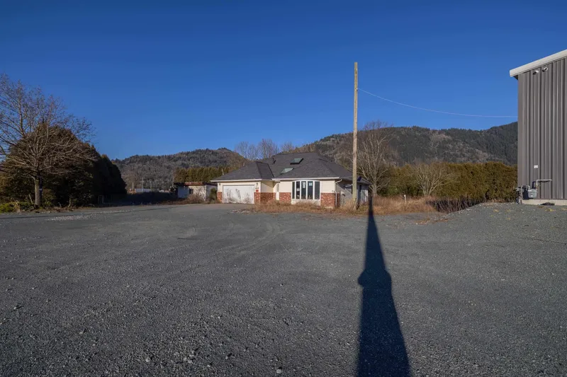 38989 NO. 4 ROAD - photo 4 of 25