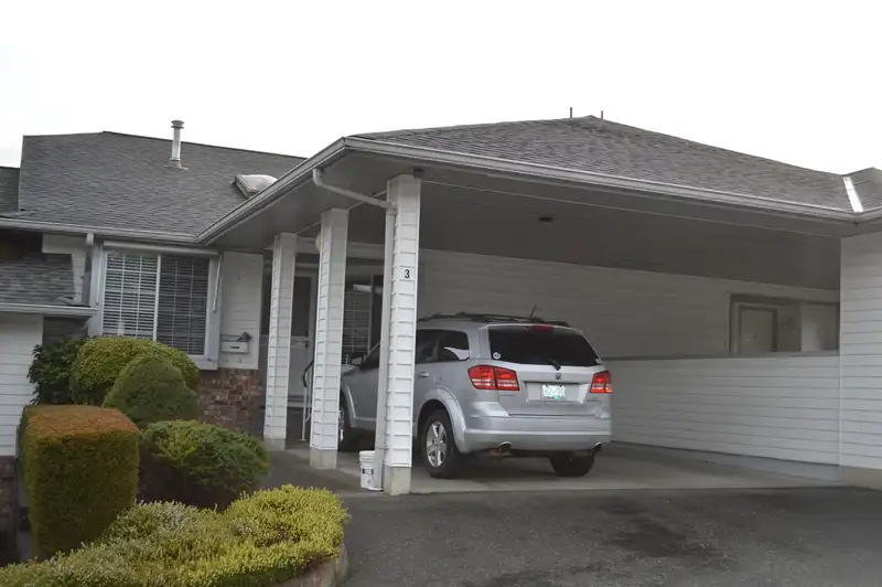3 3055 TRAFALGAR STREET - photo 1 of 39