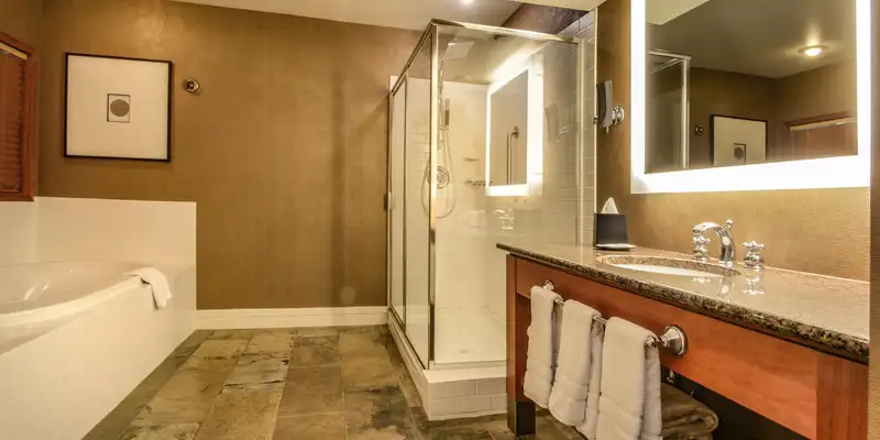 301/303 1376 LYNBURNE PLACE - photo 3 of 4