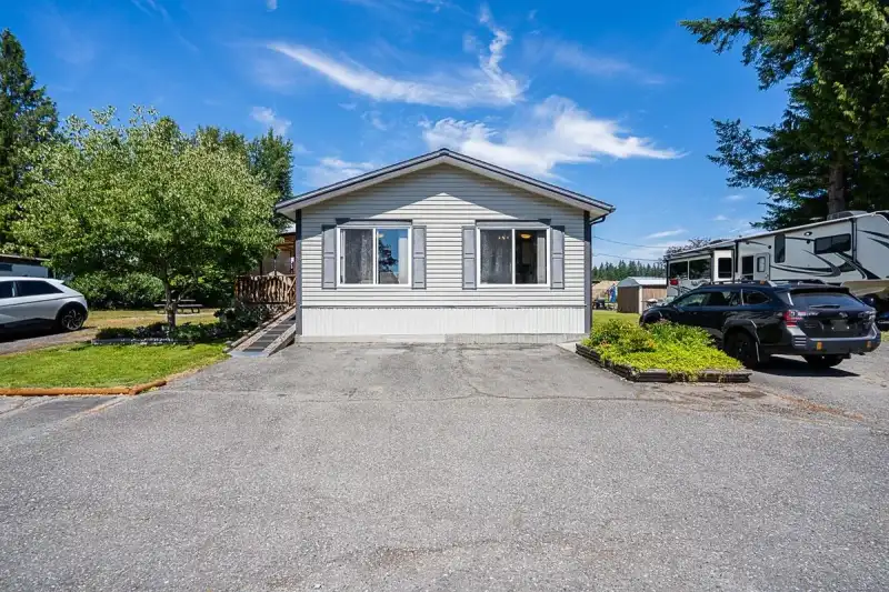 14 23141 72 AVENUE - photo 1 of 39