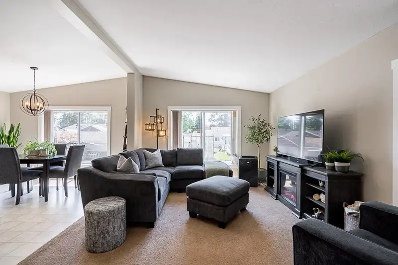 14 23141 72 AVENUE - photo 3 of 39