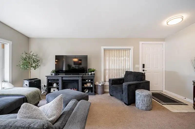 14 23141 72 AVENUE - photo 4 of 39