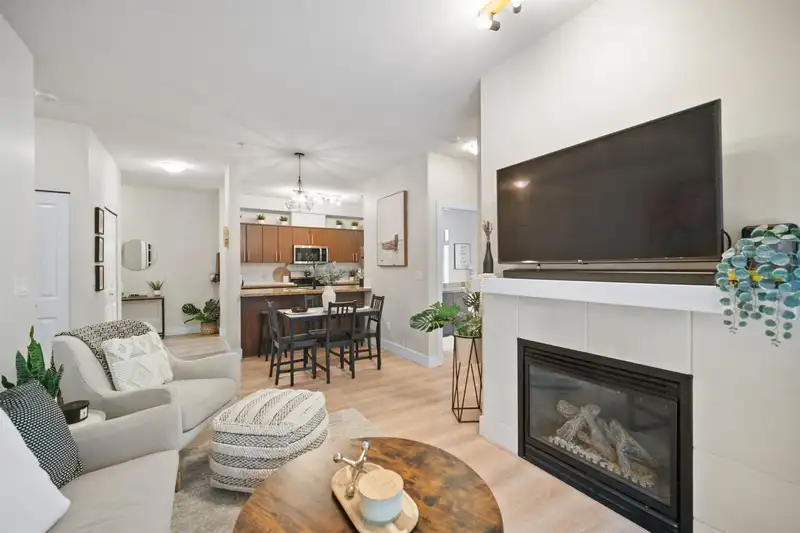 109 3250 ST JOHNS STREET - photo 2 of 24
