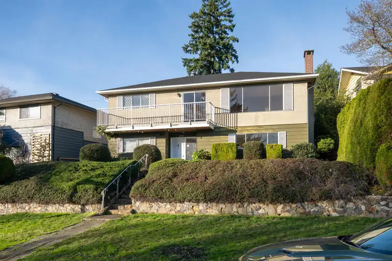2321 HARRISON DRIVE - photo 4 of 38