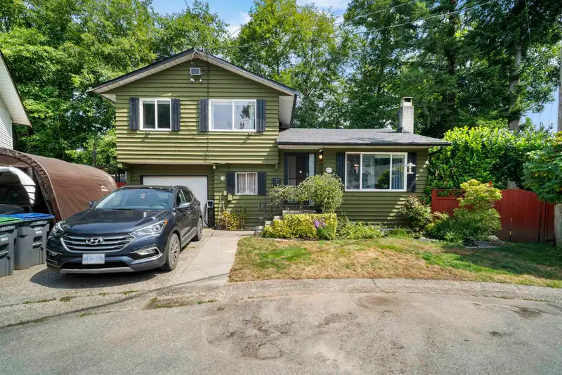 14083 66 AVENUE - photo 2 of 38