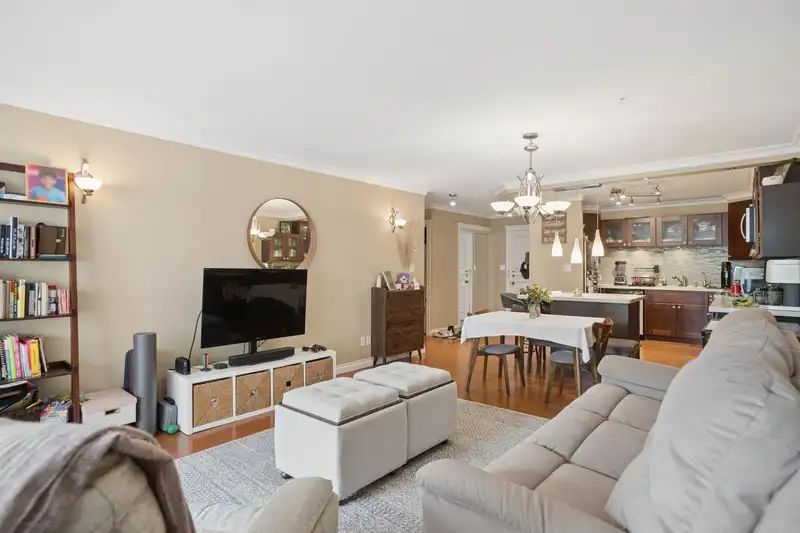 511 518 MOBERLY ROAD - photo 4 of 22