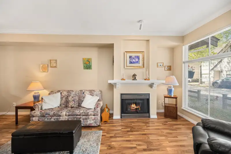 51 6465 184A STREET - photo 4 of 36