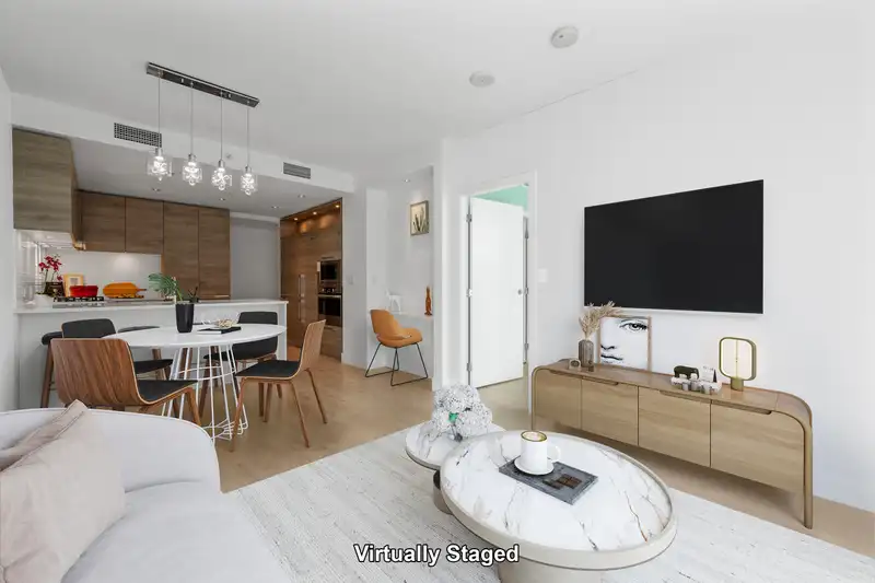 410 7388 KINGSWAY - photo 3 of 35